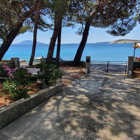 Sidus Maris, Spacious Seaside Apartment With Free Parking Martinšćica Kültér fotó