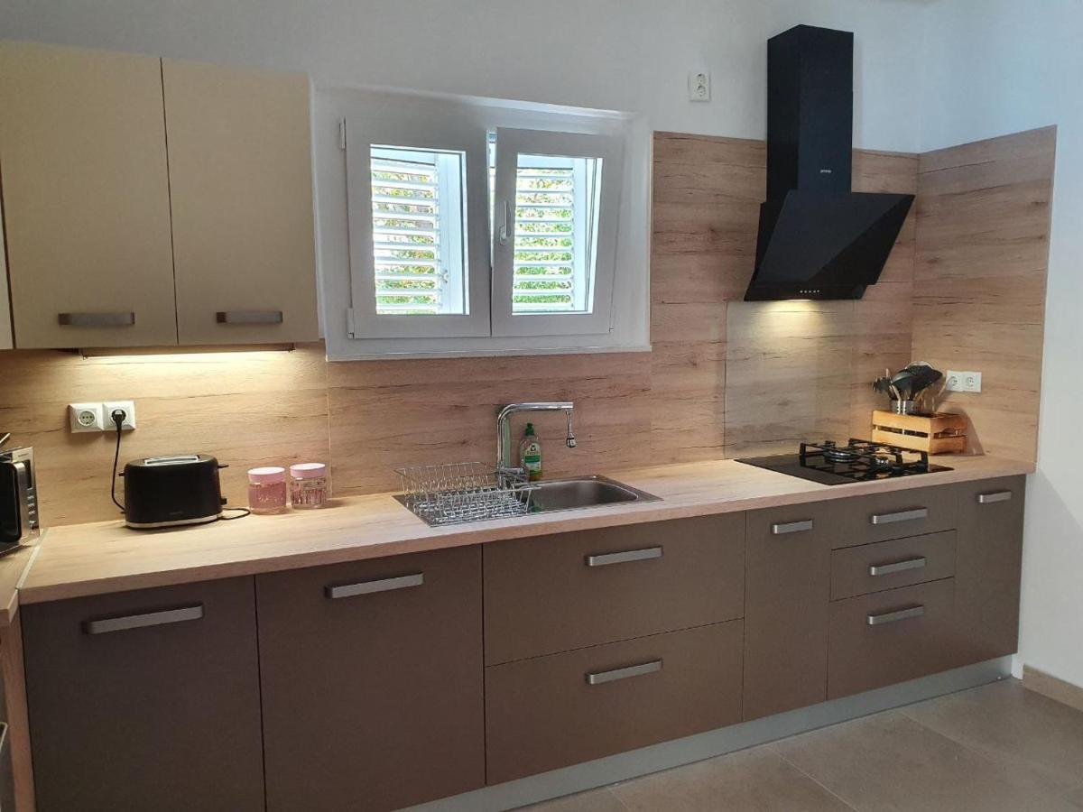 Sidus Maris, Spacious Seaside Apartment With Free Parking Martinšćica Kültér fotó