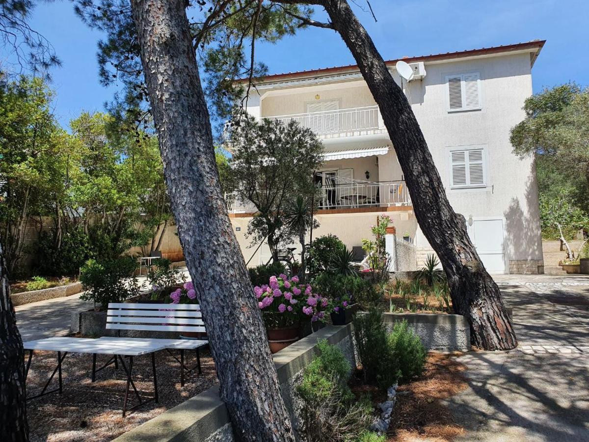 Sidus Maris, Spacious Seaside Apartment With Free Parking Martinšćica Kültér fotó