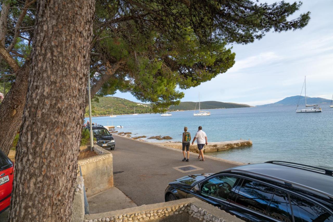 Sidus Maris, Spacious Seaside Apartment With Free Parking Martinšćica Kültér fotó