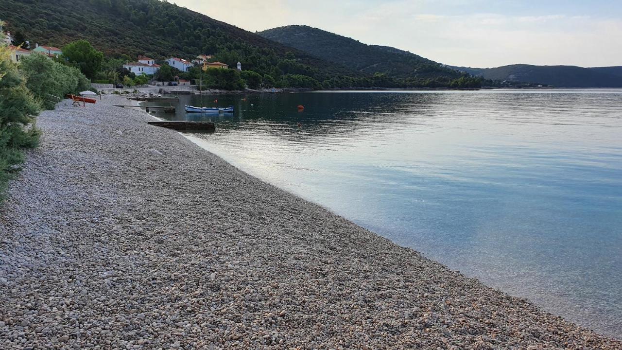 Sidus Maris, Spacious Seaside Apartment With Free Parking Martinšćica Kültér fotó