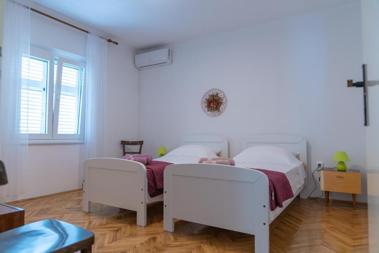 Sidus Maris, Spacious Seaside Apartment With Free Parking Martinšćica Kültér fotó