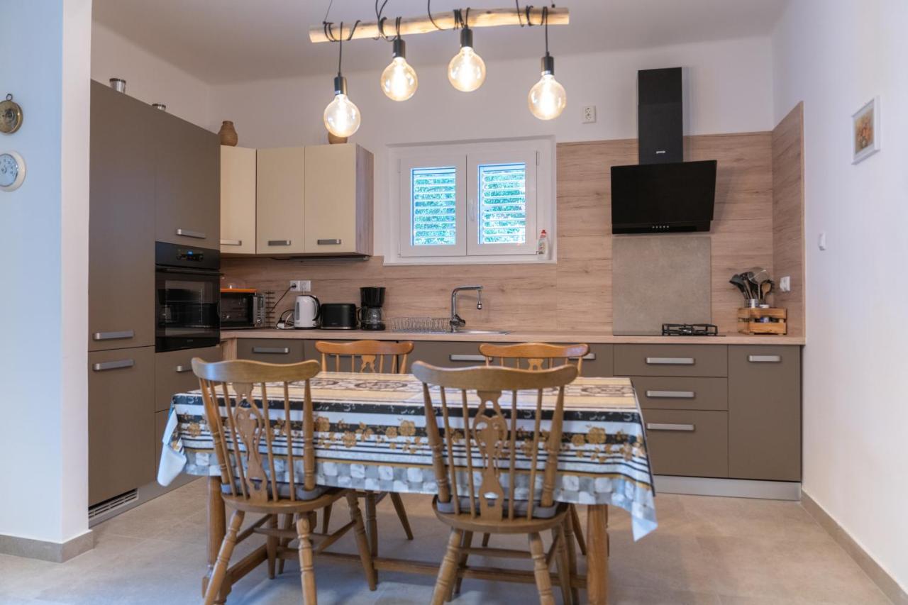 Sidus Maris, Spacious Seaside Apartment With Free Parking Martinšćica Kültér fotó