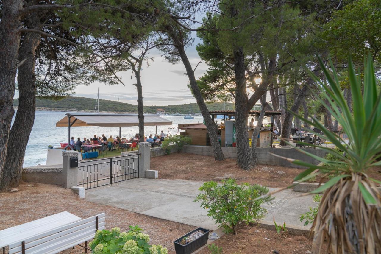 Sidus Maris, Spacious Seaside Apartment With Free Parking Martinšćica Kültér fotó