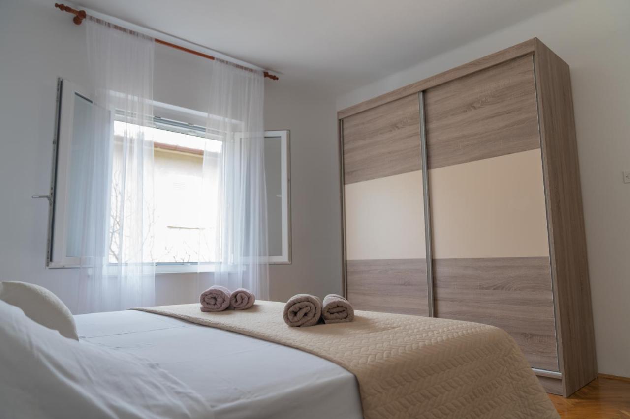 Sidus Maris, Spacious Seaside Apartment With Free Parking Martinšćica Kültér fotó