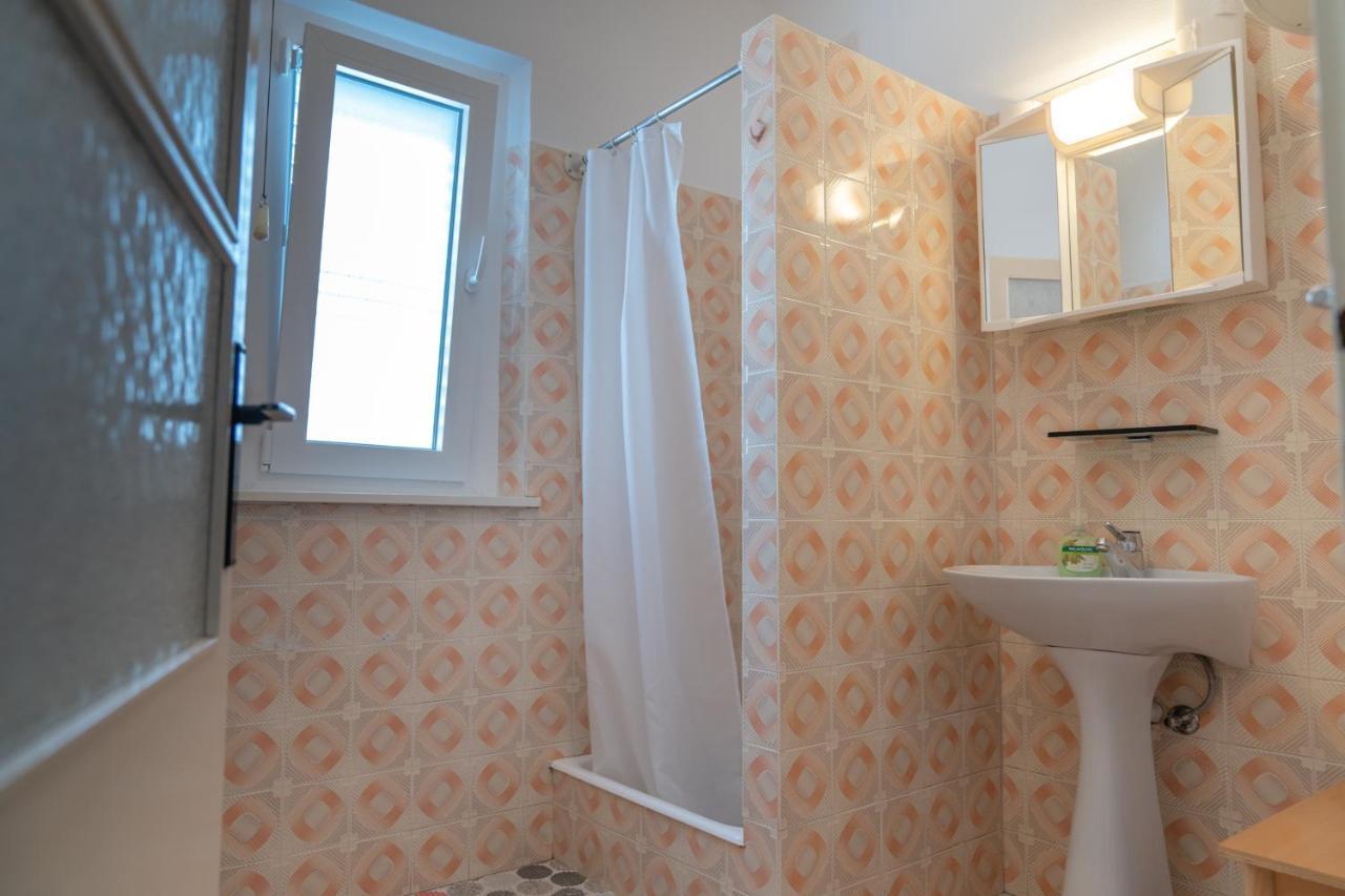 Sidus Maris, Spacious Seaside Apartment With Free Parking Martinšćica Kültér fotó